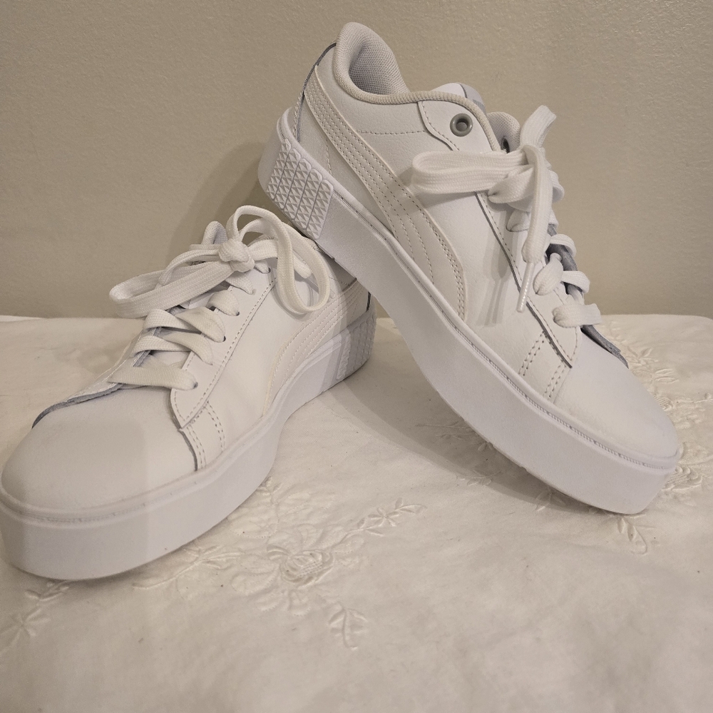 Puma White Leather Platform Sneakers With Soft Foam Memory Foam Size 10